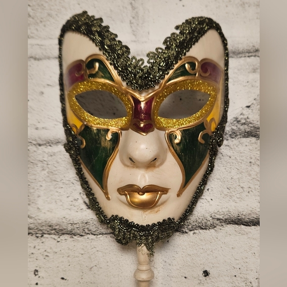 Vintage Venetian Wall Masks on Handles – Harlequin & Crackle Gold Pair - Picture 8 of 12